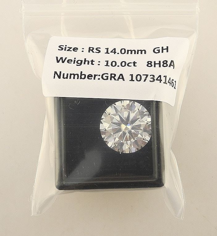 10 Carat Unmounted Moissanite Diamond with Report. (1 of 1)