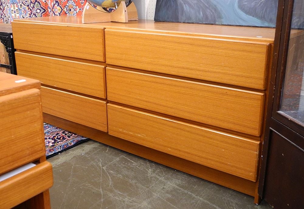 Scan Coll Danish Modern Teak Double Dresser, 29" x 71" x 20". (1 of 4)