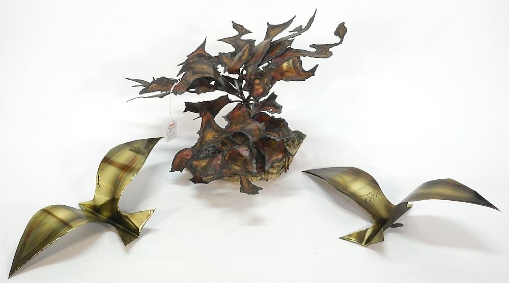 3 Brass Sculptures: Leaf Formation (9 5/8"H) & 2 Michael Hewitt Birds.: 3 Brass Sculptures: Leaf Formation (9 5/8"H) & 2 Michael Hewitt Birds.