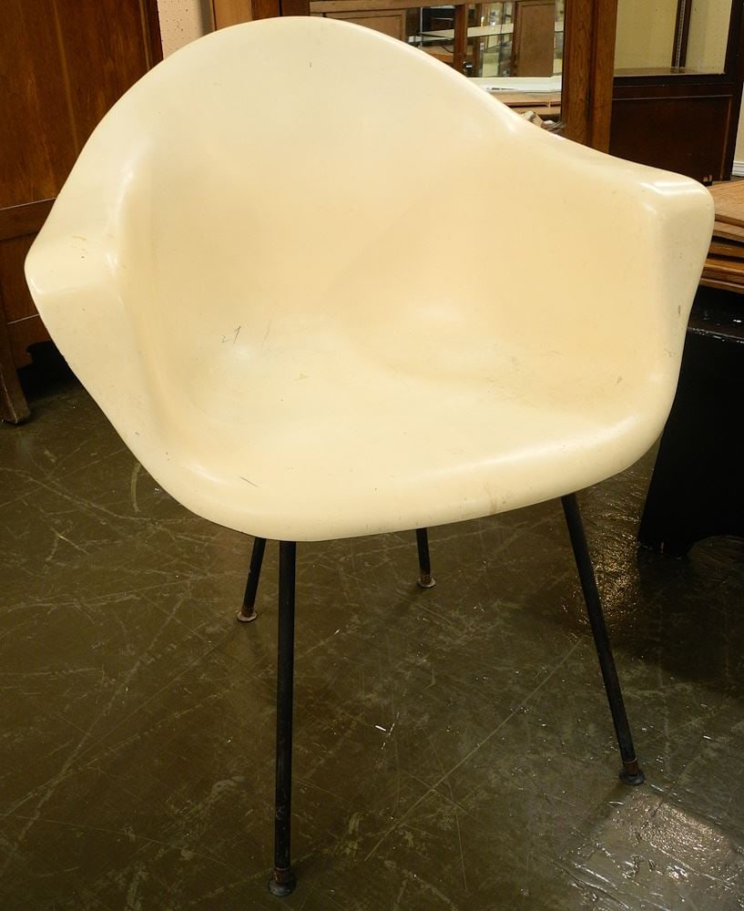 Eames Style Fiberglass Shell Chair. (1 of 3)
