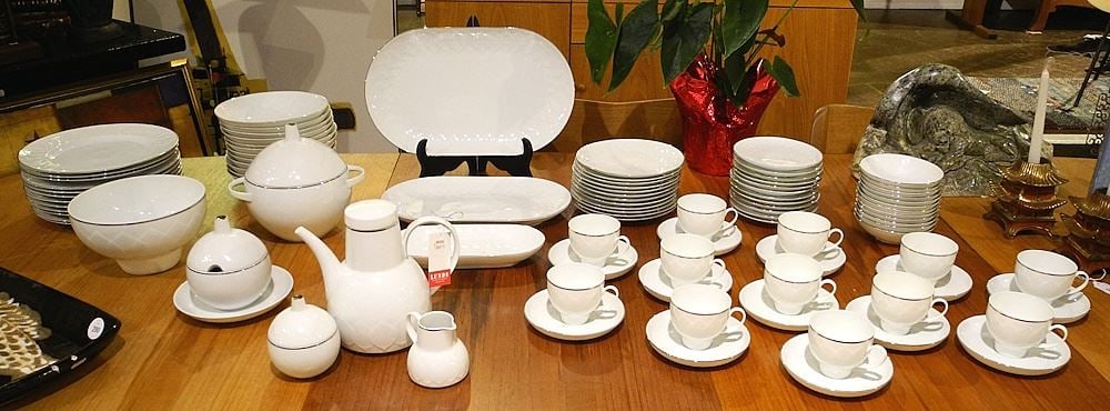 Set of Rosenthal Lotus Porcelain Dinner Ware. (1 of 5)