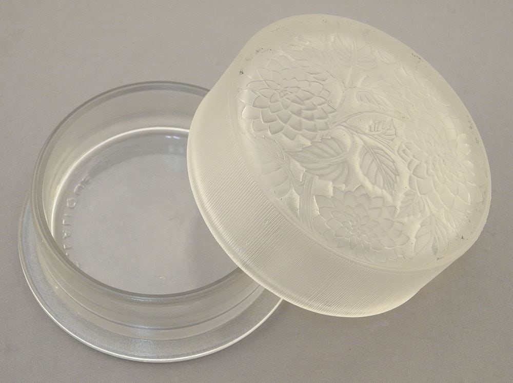 1924 R. Lalique "Meudor" Powder Box for D'Orsay, 3 1/4"D. (1 of 7)