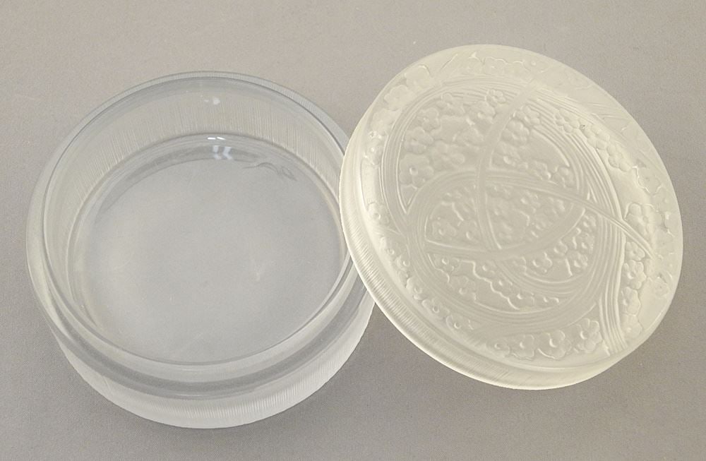 1924 R. Lalique "Lucie" Powder Box, 1 3/8" x 3" Diameter. (1 of 4)