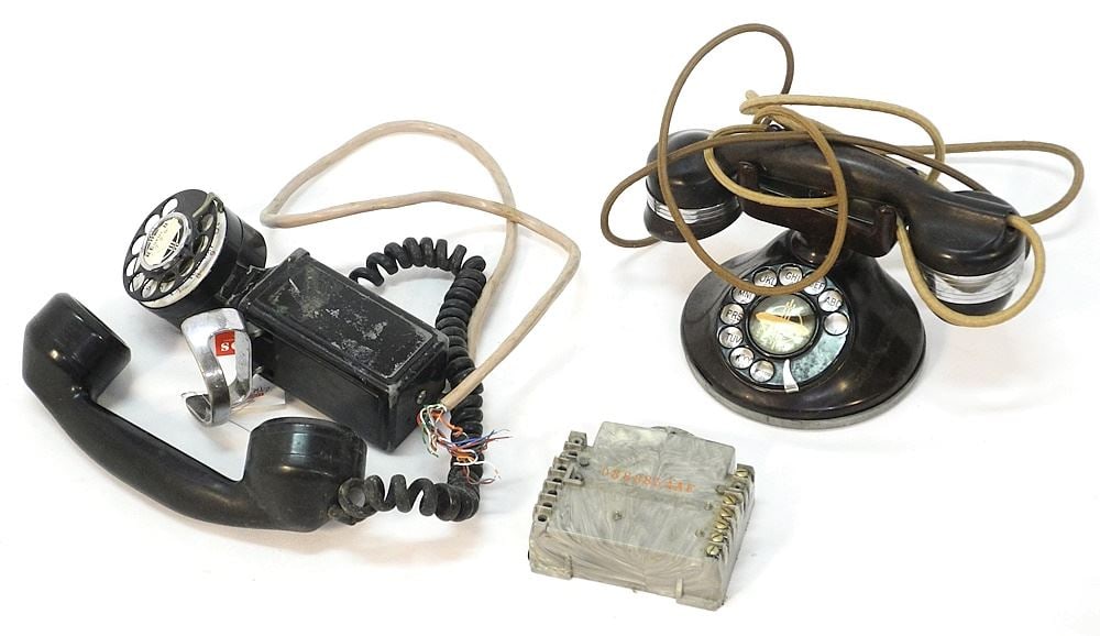 2 Vintage Antique Telephones: 1 Black / 1 Bakelite.: 2 Vintage Antique Telephones: 1 Black / 1 Bakelite.