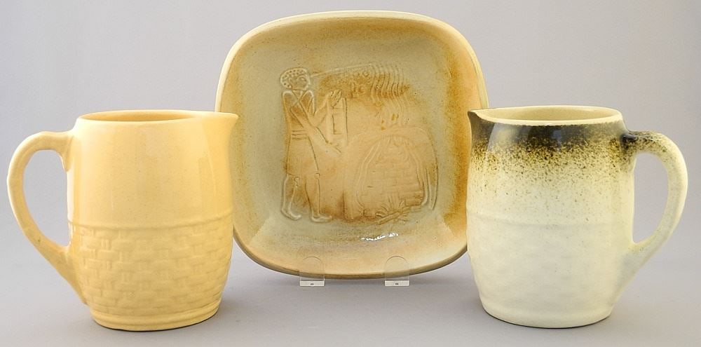 Medicine Hat Brick & Tile Co. Dish (7 5/8"W) with Medalta Cypress Pitchers, 5"H. (1 of 5)