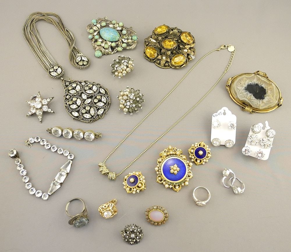 Collection of Antique & Vintage Costume & Paste Jewelry Items.: Collection of Antique & Vintage Costume & Paste Jewelry Items.