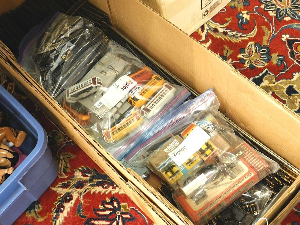 Hundreds of Ho Scale Parts, Switches , Signals, Light Bulbs, Trolleys, Re -railers, Control Box, Unc (1 of 1)
