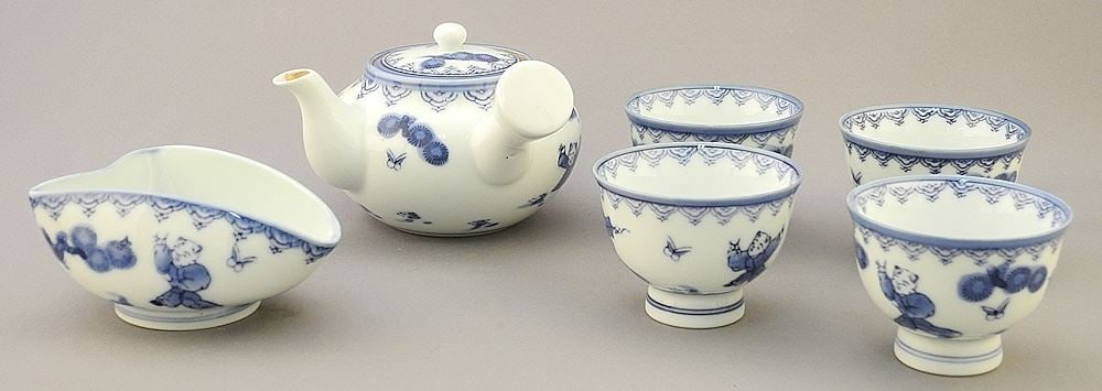 Japanese Blue & White Porcelain Tea Set with Box. (1 of 5)