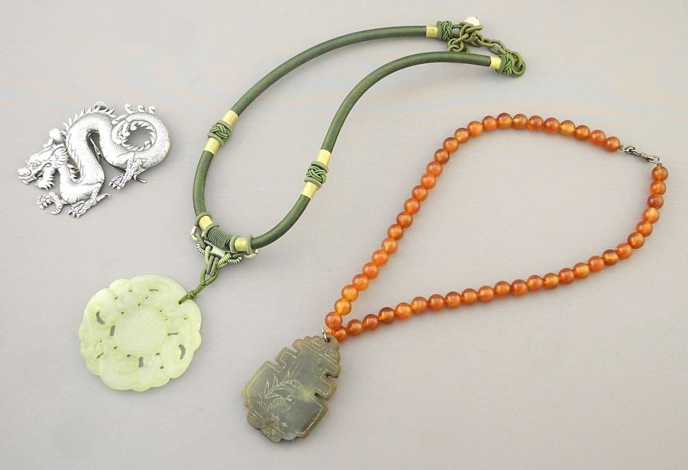 Chinese Export Silver Place Card Holder Marked LH (22g) & 2 Hardstone Necklaces. (1 of 3)