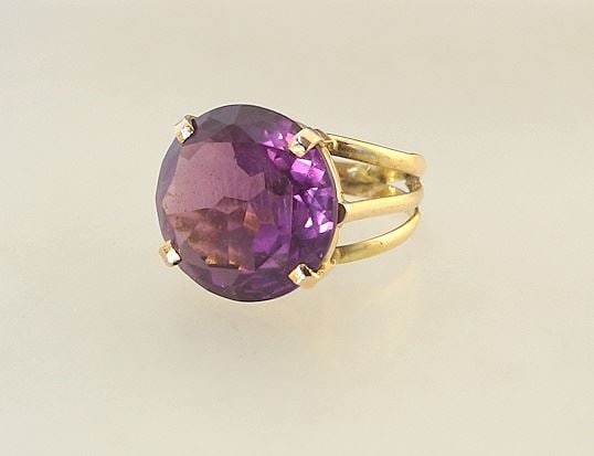 Marked Gold Ring (Obliterated) with Alexandrite Stone, Size 6 3/4, 4.69g with Box.: Marked Gold Ring (Obliterated) with Alexandrite Stone, Size 6 3/4, 4.69g with Box.