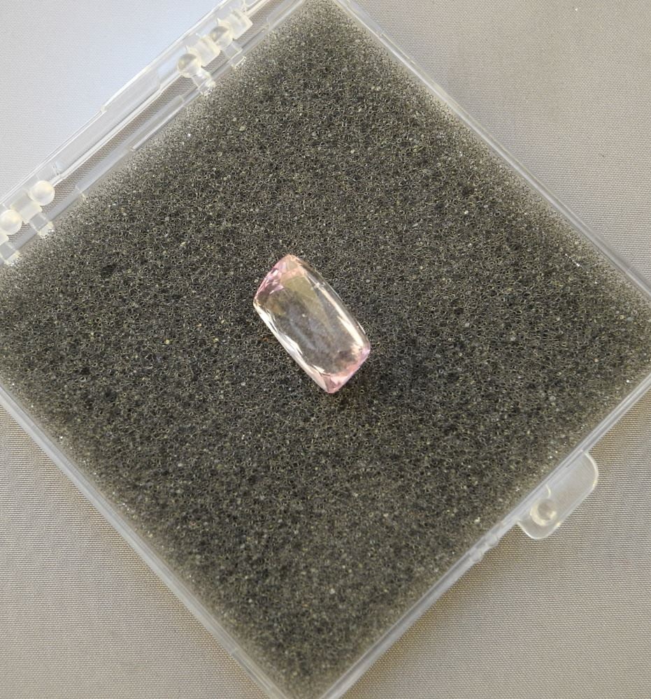 Natural 11.85 CT Pink Kunzite, 16 X 11 X 8 mm. -: Natural 11.85 CT Pink Kunzite, 16 X 11 X 8 mm. -