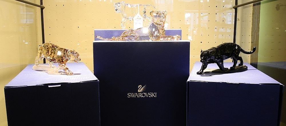 4 Swarovski Crystal Predatory Cat Figures with Boxes. (1 of 4)