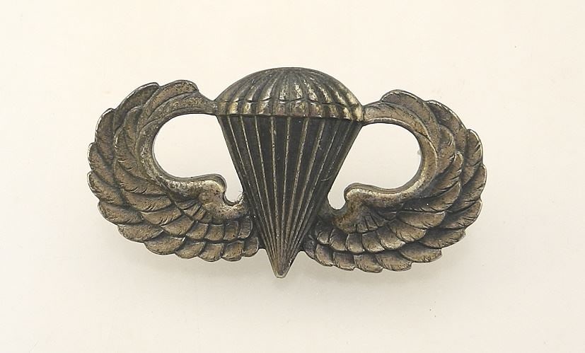 U.S WWII Sterling Silver Airborne Jump Wings signed Meyer NY, 1 1/2"W.: U.S WWII Sterling Silver Airborne Jump Wings signed Meyer NY, 1 1/2"W.