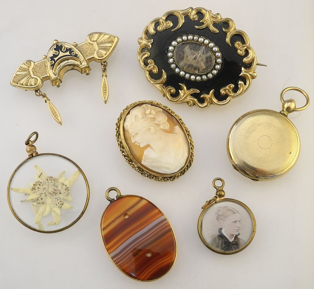 Collection of 19th & 20th C. Gold Toned Jewelry Items, 7 Pieces (as found).: Collection of 19th & 20th C. Gold Toned Jewelry Items, 7 Pieces (as found).