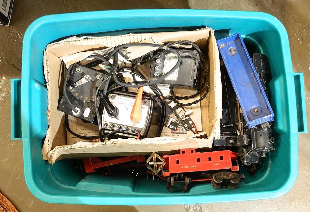 Lionel Train Set. (1 of 2)