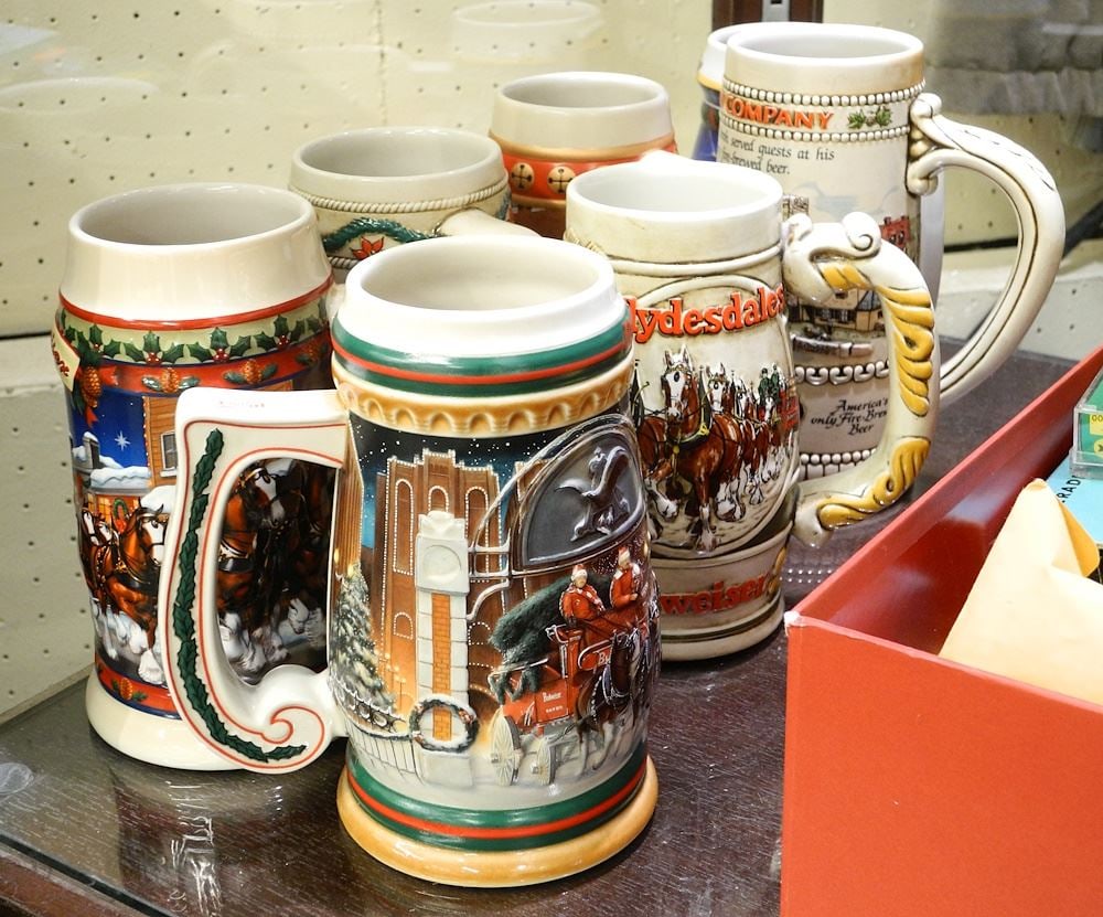 6 Budweiser & 1 Stroh's Beer Mugs, 7". (1 of 1)