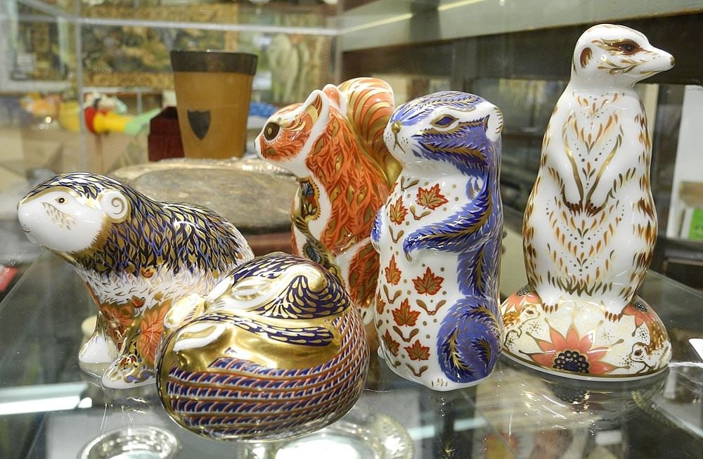 5 Royal Crown Derby Imari Paper Weights: Small Animals. (1 of 1)