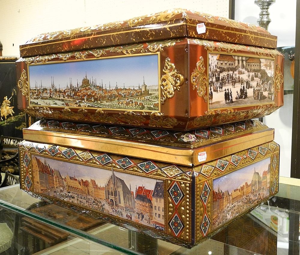 2 German Lebkuchen-Schmidt Tins. (1 of 1)