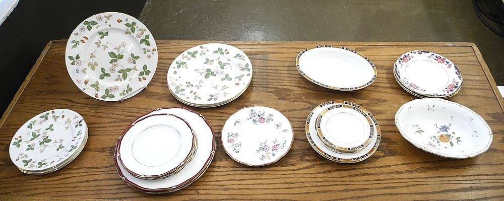 Collection of Wedgwood Fine Bone Dinnerware.: Collection of Wedgwood Fine Bone Dinnerware.