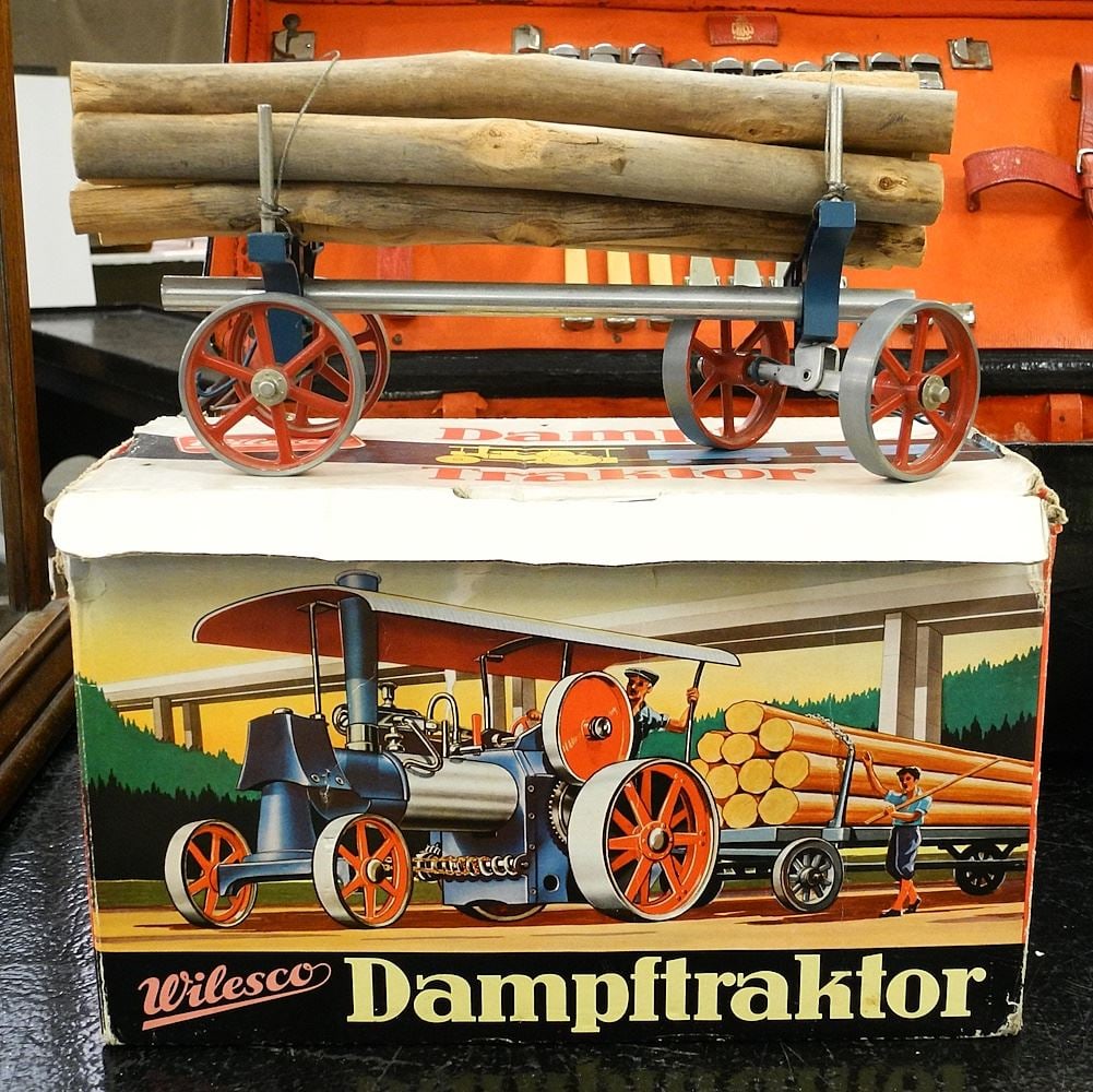 Vintage Wilesco D40 DAMPFTRAKTOR with Original Box / Instructions / Pieces. (1 of 2)