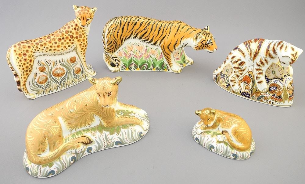 5 Royal Crown Derby Imari Paper Weights: Predatory Cats. (1 of 4)