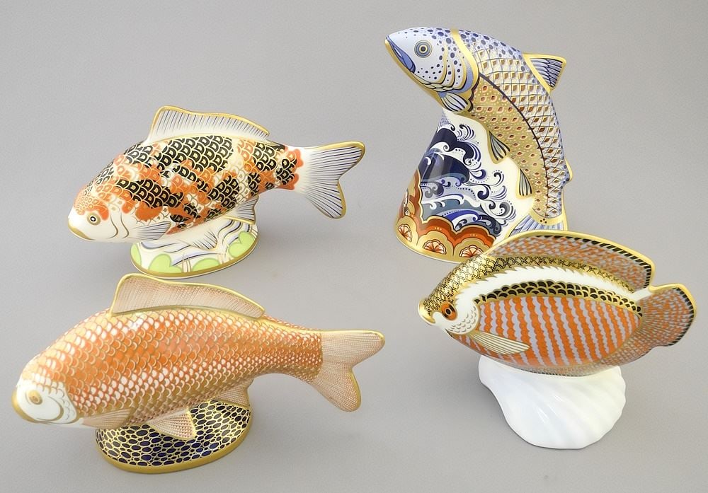 4 Royal Crown Derby Imari Paper Weights: Fish. (1 of 3)