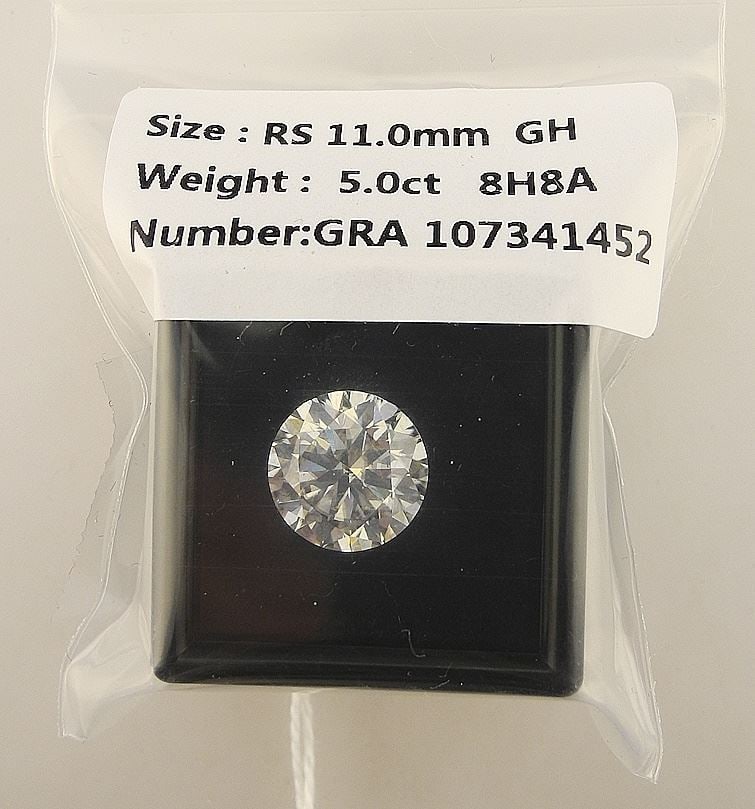 5 Carat Unmounted Moissanite with Report.: 5 Carat Unmounted Moissanite with Report.