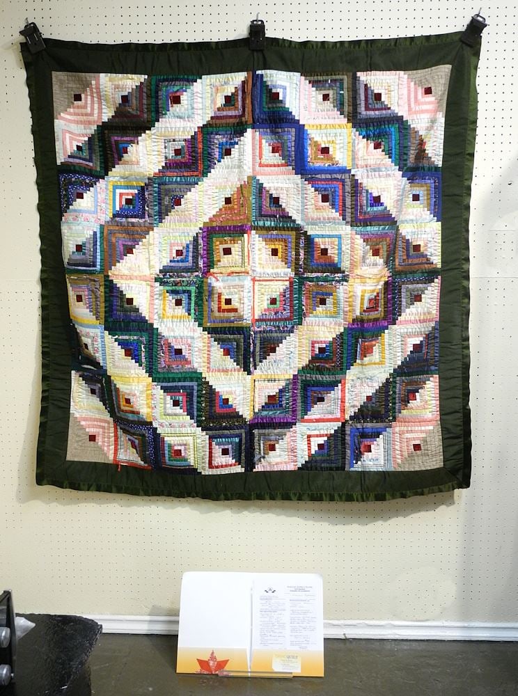 19th C. Canadian Log Cabin / Barn Raising Quilt, 57" x 57" with Documents. (1 of 10)