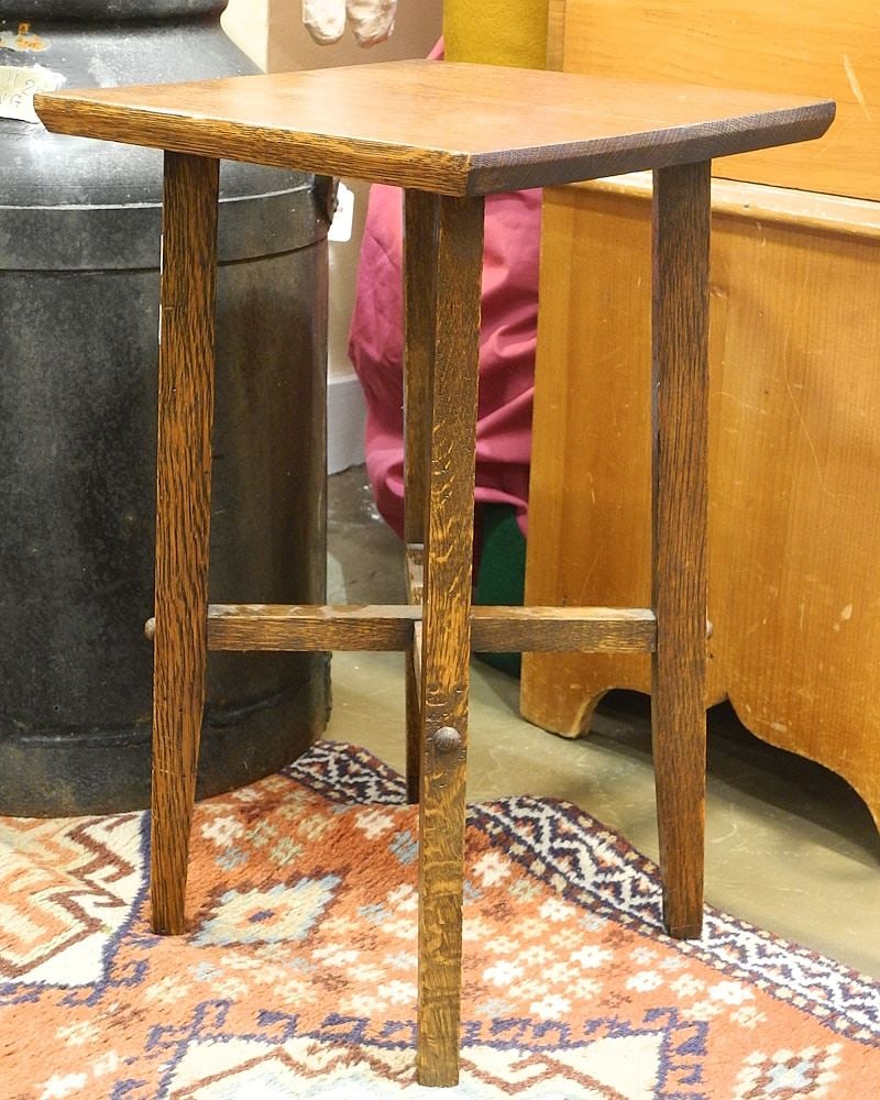 Quarter-Sawn Oak Side Table, 19 3/8" h.: Quarter-Sawn Oak Side Table, 19 3/8" h.