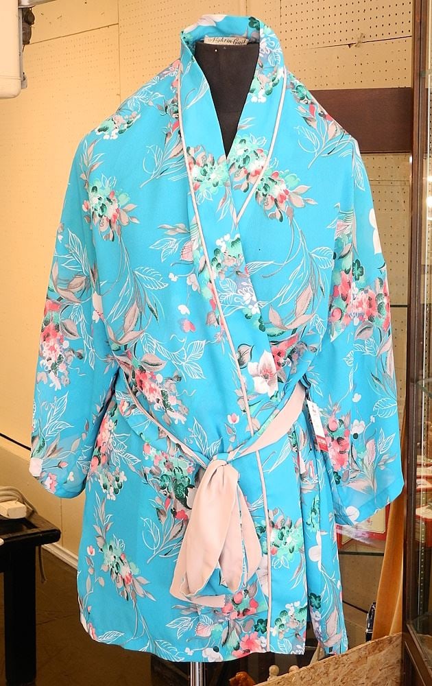 Vintage 1960's Judy Gail Short Robe / Jacket (kimono style), Montreal.: Vintage 1960's Judy Gail Short Robe / Jacket (kimono style), Montreal.