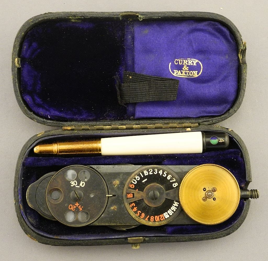 Curry & Paxton Optometry Device in Original Case, 4 1/2"L, NO EXPORT.: Curry & Paxton Optometry Device in Original Case, 4 1/2"L, NO EXPORT.