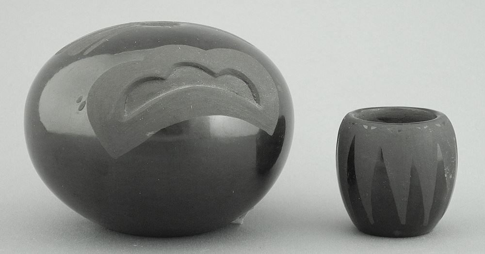 2 Santa Clara Pots: Birdell Bourden (2 7/8") & Rencie Sisteneros, 1 3/4" h. (1 of 2)