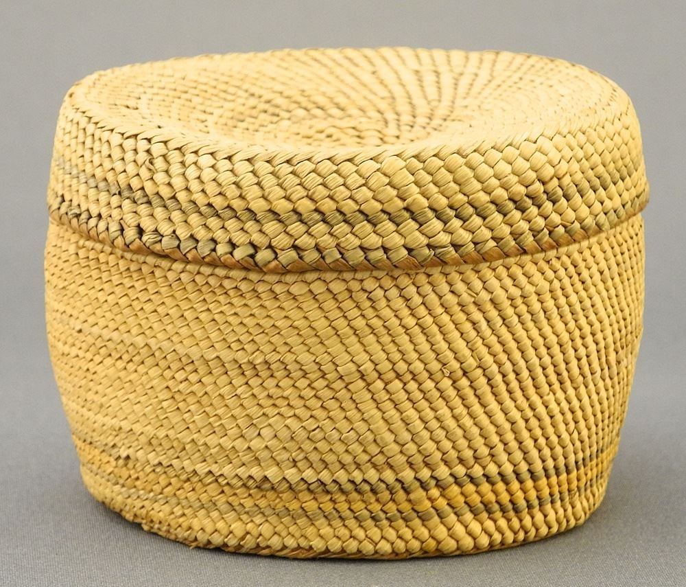 Nuu-Chah-Nulth Trinket Basket, 2" x 2 7/8" Diameter.: Nuu-Chah-Nulth Trinket Basket, 2" x 2 7/8" Diameter.