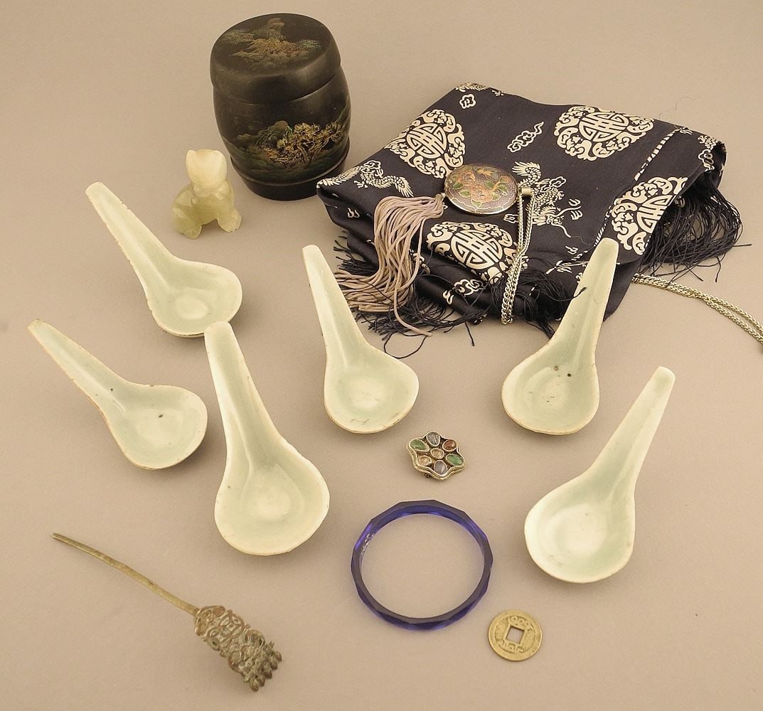 Chinese Porcelain Spoons / Lacquer Box / Cloisonne Pendant / Silk Scarf / Silver / Brooch.: Chinese Porcelain Spoons / Lacquer Box / Cloisonne Pendant / Silk Scarf / Silver / Brooch.