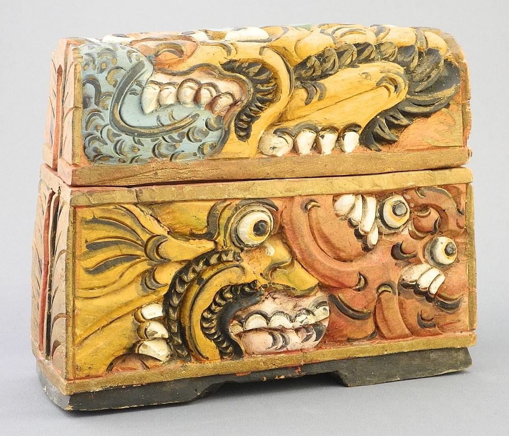 Vintage Indonesian Polychrome Wood Medicine Box.: Vintage Indonesian Polychrome Wood Medicine Box.