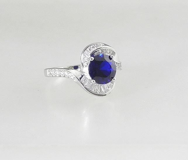 Sterling Silver 2ct Lab Grown Blue Sapphire Ring, Size 7. (1 of 3)
