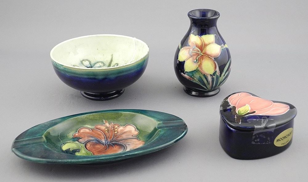 4 Various Moorcroft Items: Bowl / Vase (3 5/8"h) / Ashtray.: 4 Various Moorcroft Items: Bowl / Vase (3 5/8"h) / Ashtray.