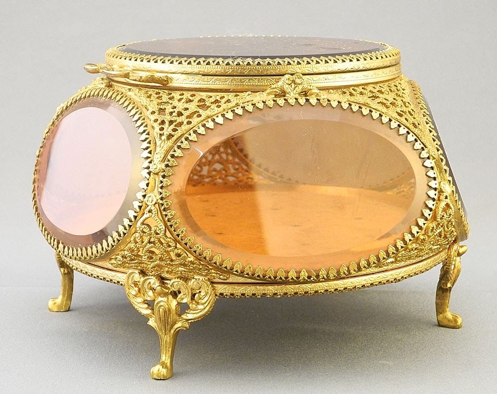 Pentagonal Rose Glass and Gilt Metal Dresser Casket, 4 1/2" x 6 7/8" Diameter.: Pentagonal Rose Glass and Gilt Metal Dresser Casket, 4 1/2" x 6 7/8" Diameter.