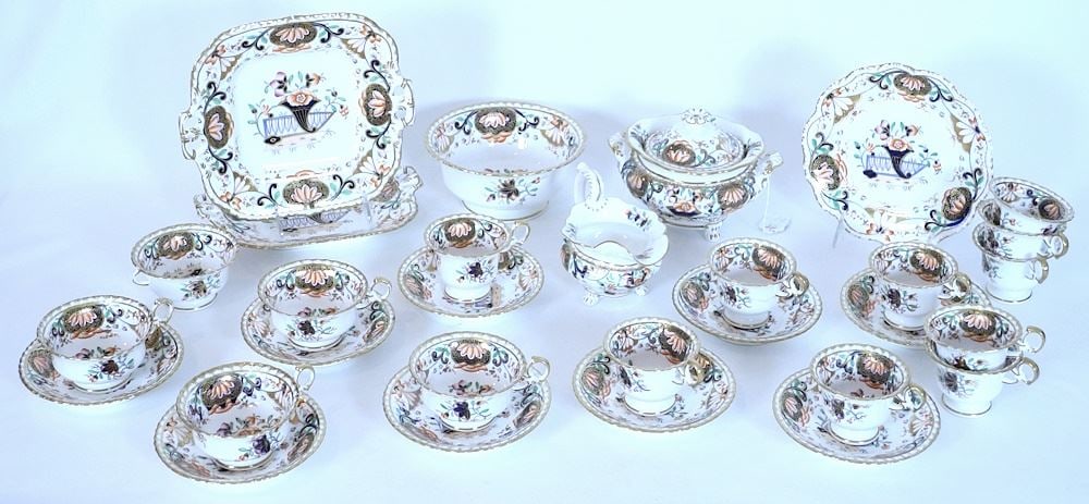 English Porcelain Tea Service in the Japan Taste, Likely Derby - C. 1820.: English Porcelain Tea Service in the Japan Taste, Likely Derby - C. 1820.