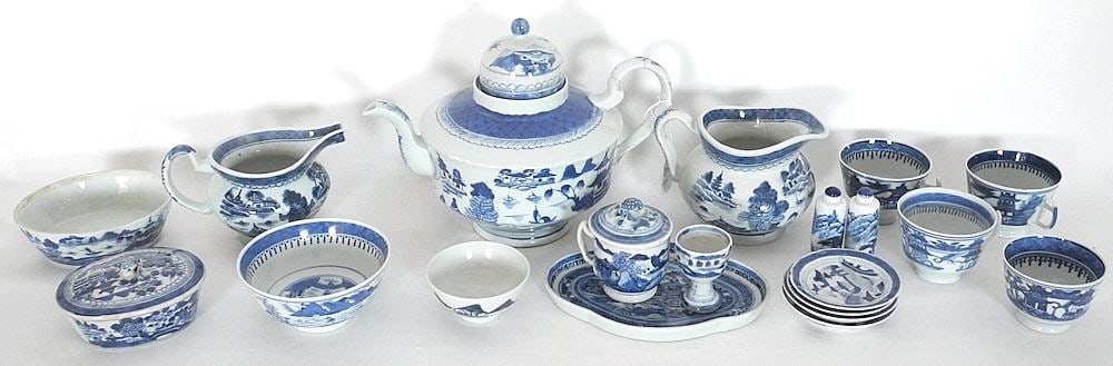 Collection of 19th C. Chinese Export Porcelain Blue & White Teapot / Jug / Sundry Wares. (1 of 5)