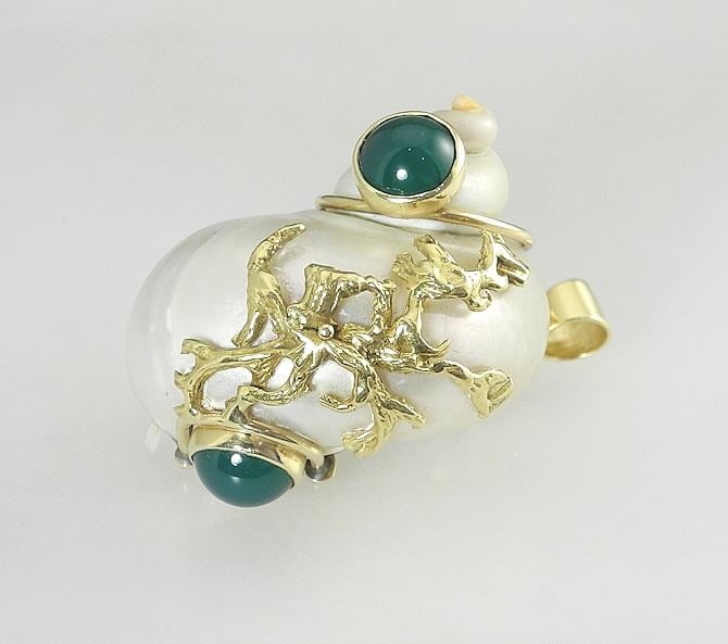 Seaman Schepps 18K (tested) Gold & Chrysoprase Shell Pendant, 32.6g. (1 of 5)