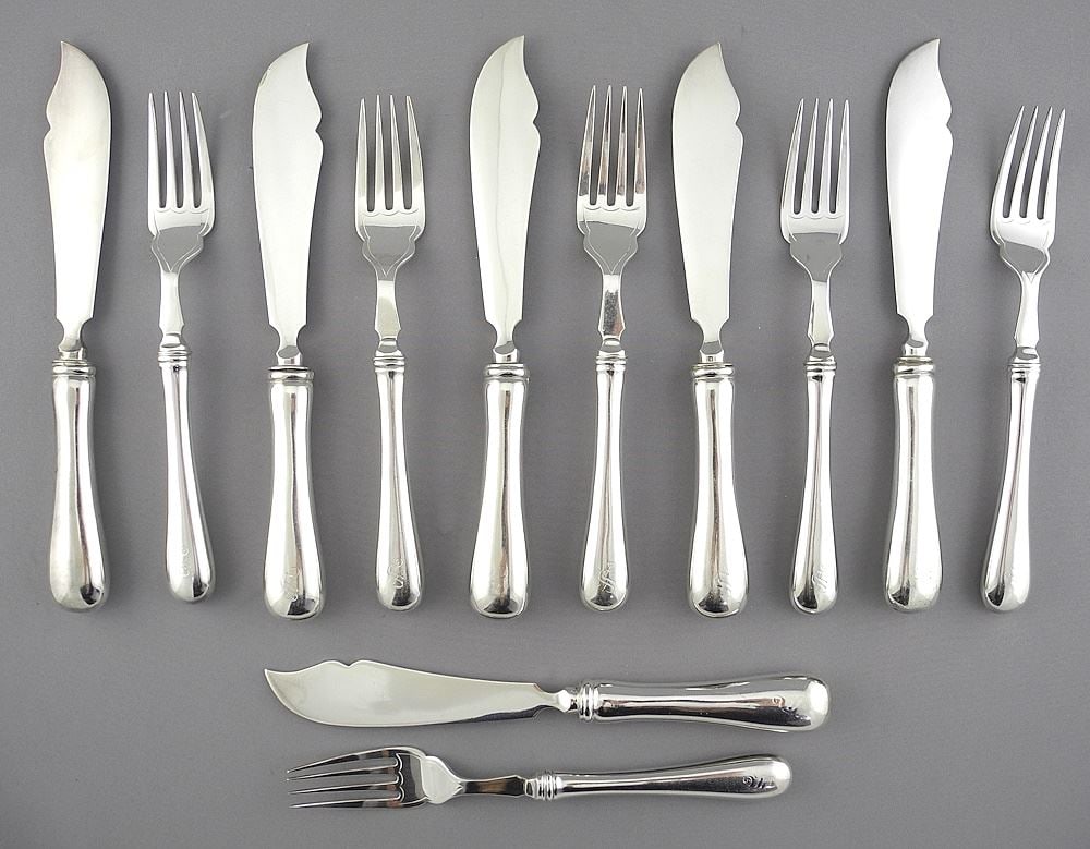 6 Sterling (marked) Silver Handle Fish Knives & Forks, with Plated Blades & Tines (TW 713g). (1 of 4)