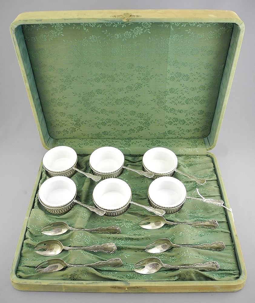 Set of 6 Sterling Silver Ramekins & Sterling Silver Spoons, 294g.: Set of 6 Sterling Silver Ramekins & Sterling Silver Spoons, 294g.