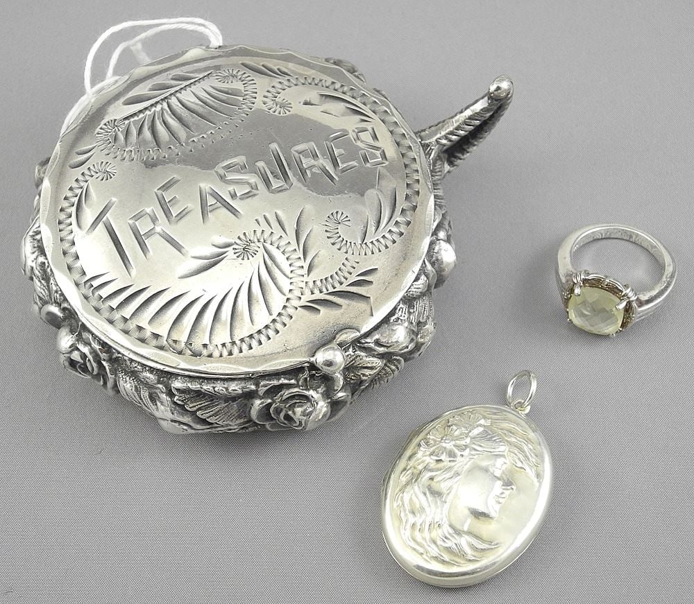 Sterling Silver Locket & Ring (12.45 g/marked) with Silver Plated Treasures Box.: Sterling Silver Locket & Ring (12.45 g/marked) with Silver Plated Treasures Box.