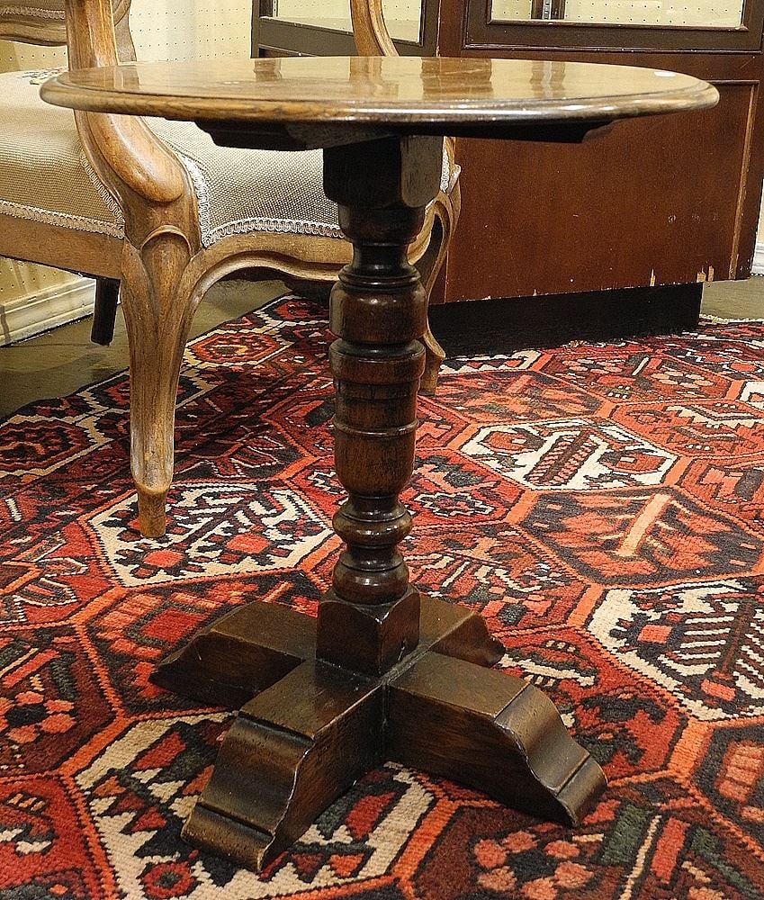 Oak Pedestal Table, 19 5/8"h.: Oak Pedestal Table, 19 5/8"h.