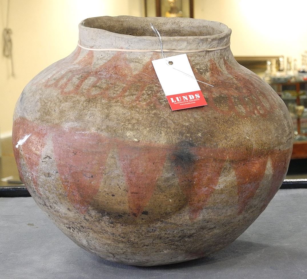 Pre-Columbian Earthen Ware Olla, 11" h.: Pre-Columbian Earthen Ware Olla, 11" h.