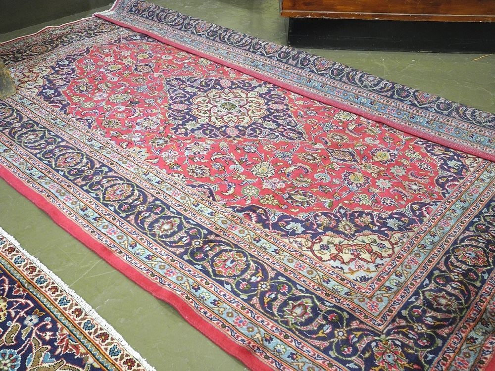 Kashan Carpet Approximately 6'5" x 9'10". (1 of 4)
