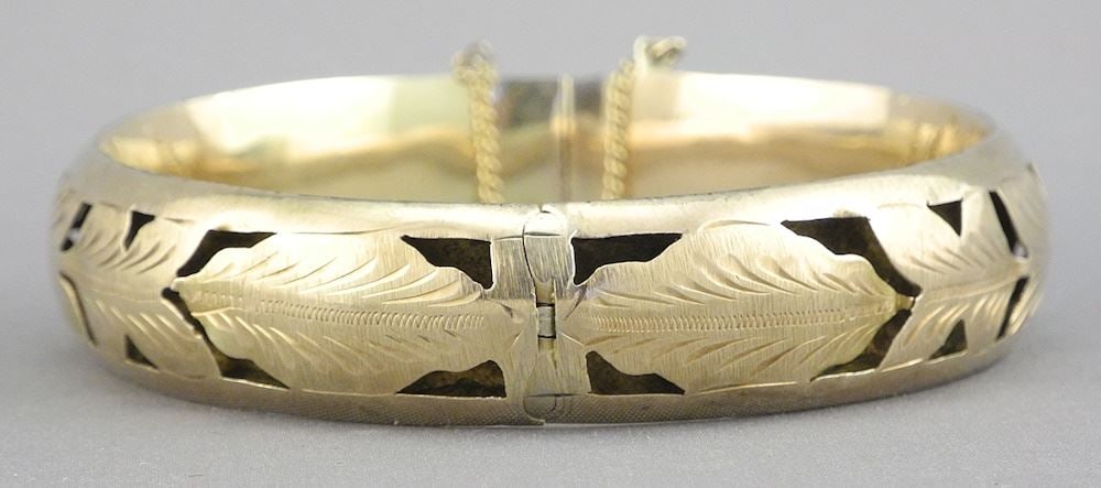 14K (marked) Gold Hinged Bangle, Inner Diameter 2 1/4", 20.8g. (1 of 3)