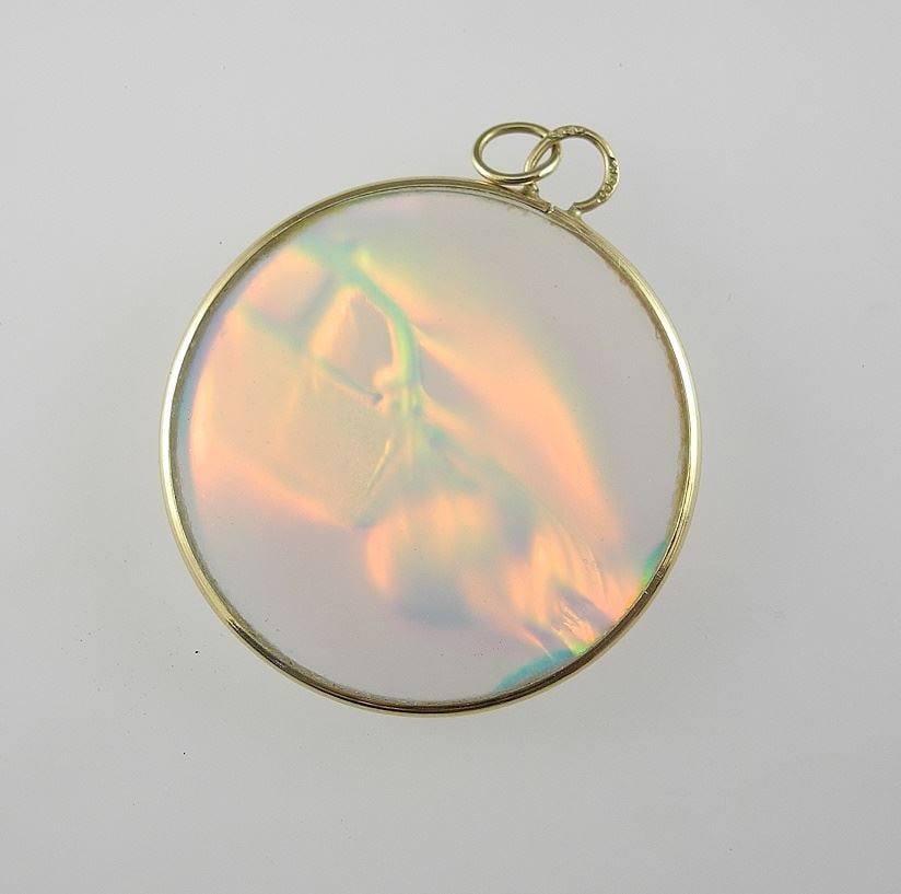 Hallmarked 9ct Yellow Gold Hologram Citrine Pendant, 1 1/4" Diam., 4.5g.: Hallmarked 9ct Yellow Gold Hologram Citrine Pendant, 1 1/4" Diam., 4.5g.