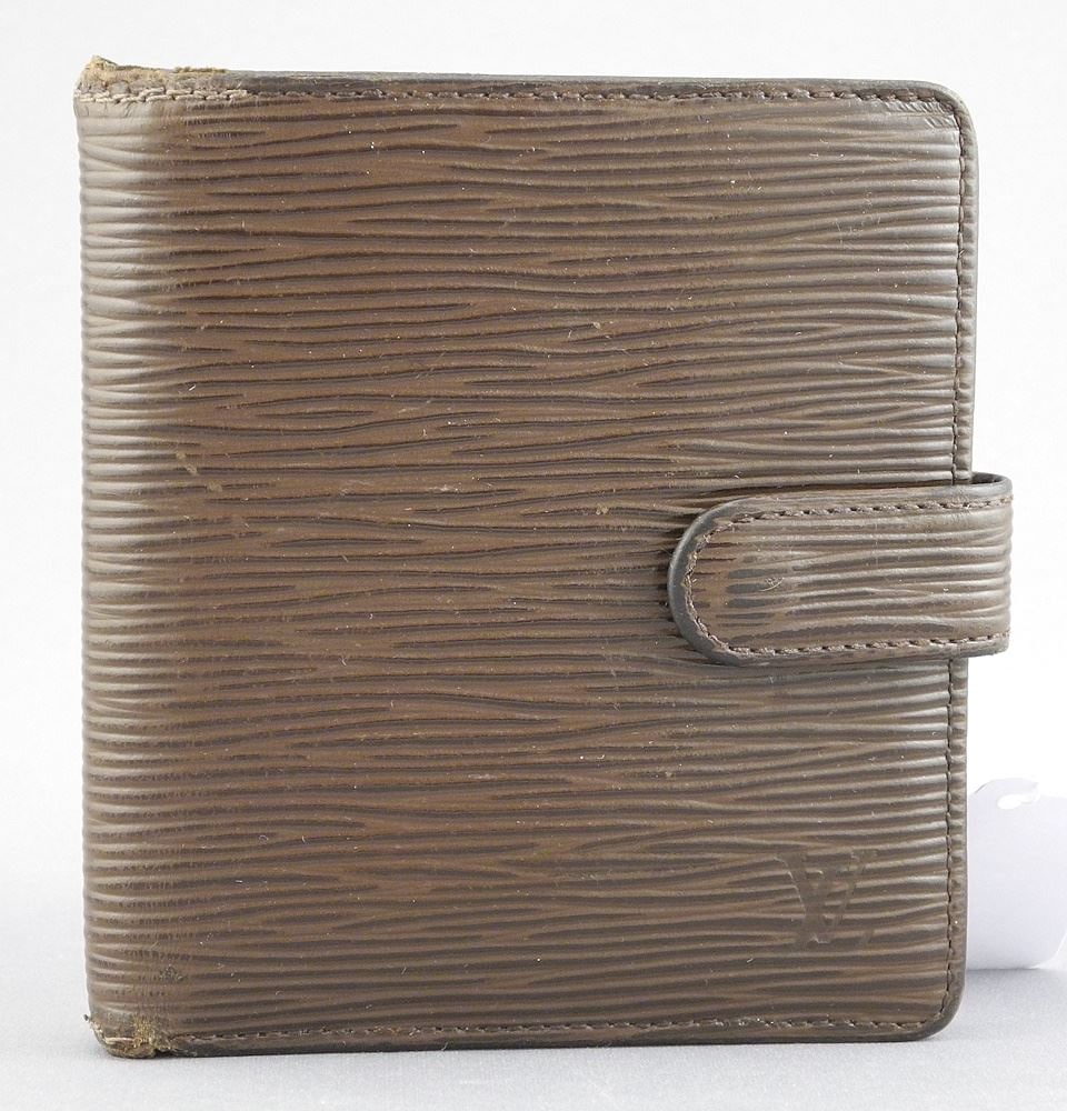 Louis Vuitton Wallet with Clasp, 4 5/8"h. R100: Louis Vuitton Wallet with Clasp, 4 5/8"h. R100